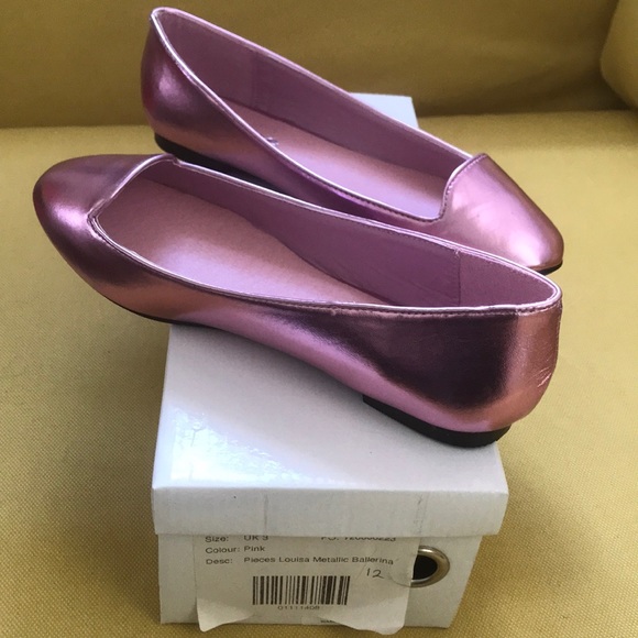 ASOS Shoes - Pieces Asos pink metallic flats